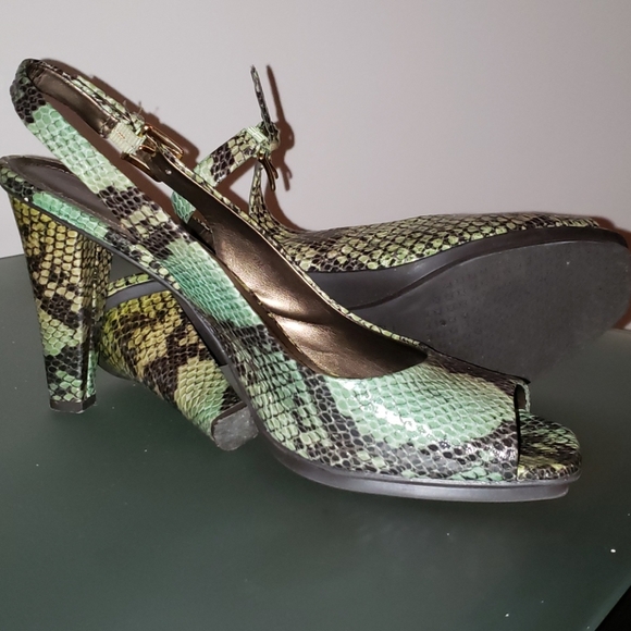 Pump's - Picture 2 of 3